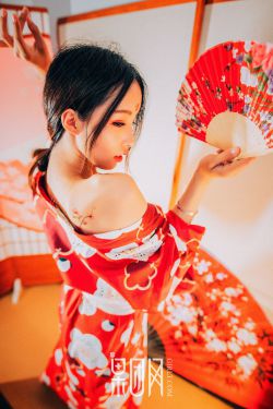 老头猛吸女大学奶头A片